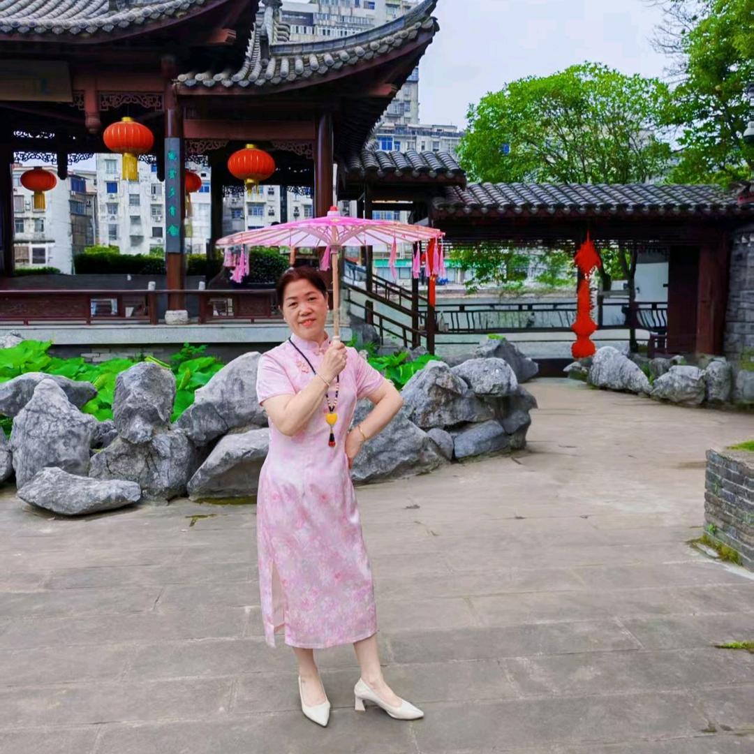 英子