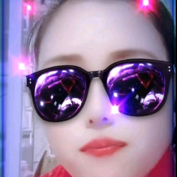 阿芳:
