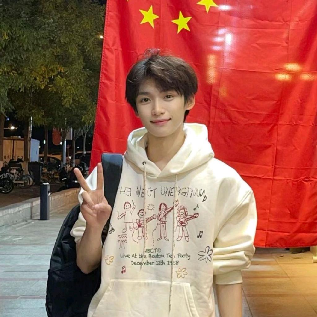 我是梓渝.