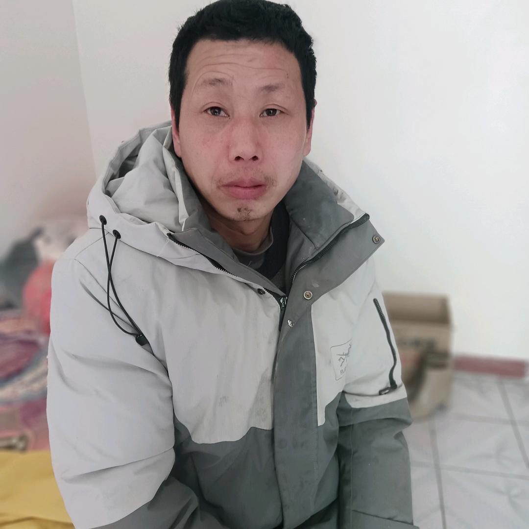 青松，晚上八点十分直播。