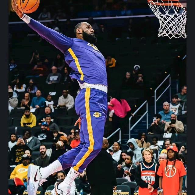 篮球比赛（现场直播）