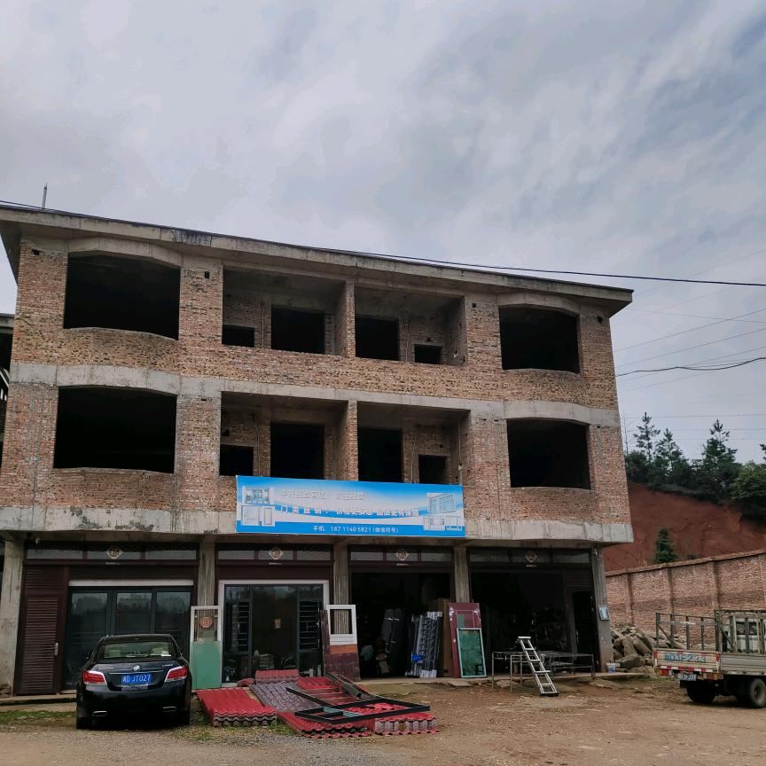 栗木门窗，周中衡