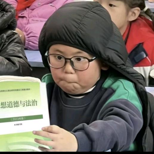 被母蟑螂按在门把手上强吻到窒息