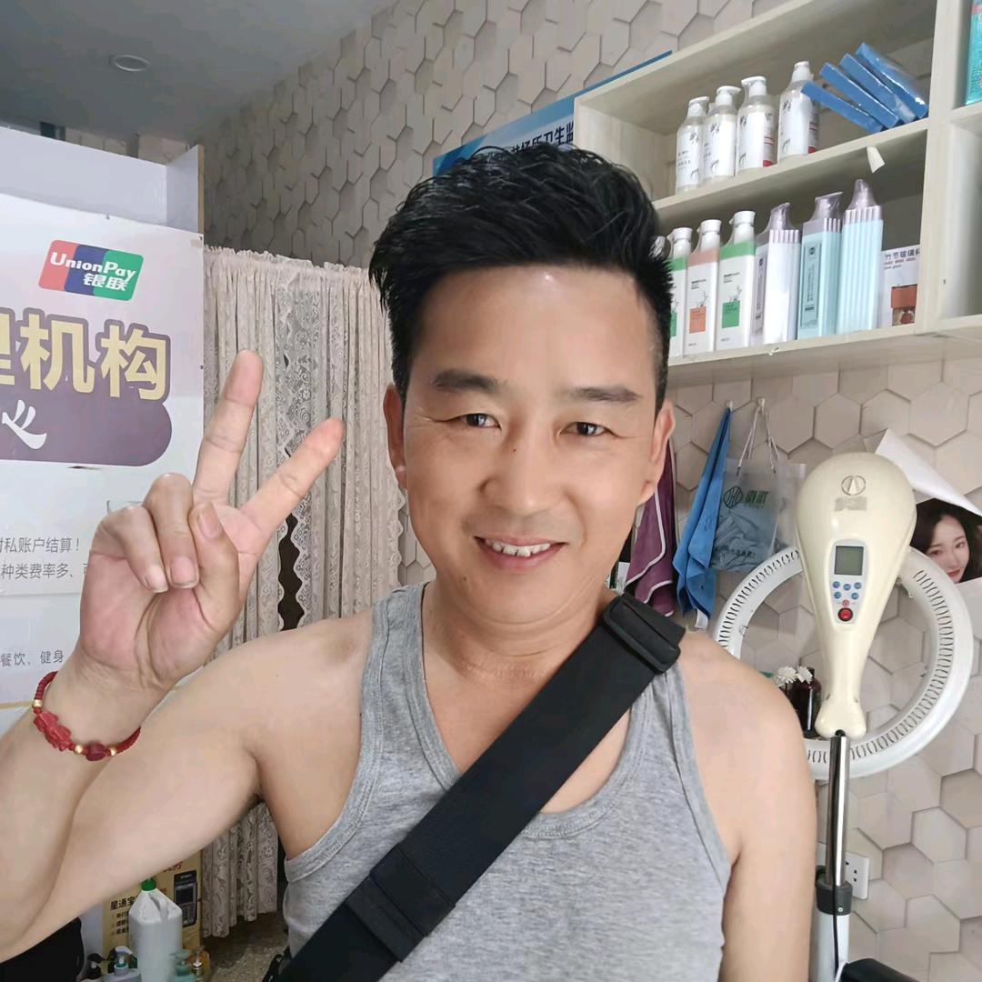 内乡三哥爱钓鱼