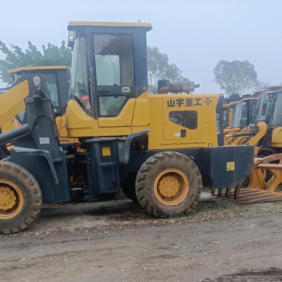 铲车搅拌机出租，陈