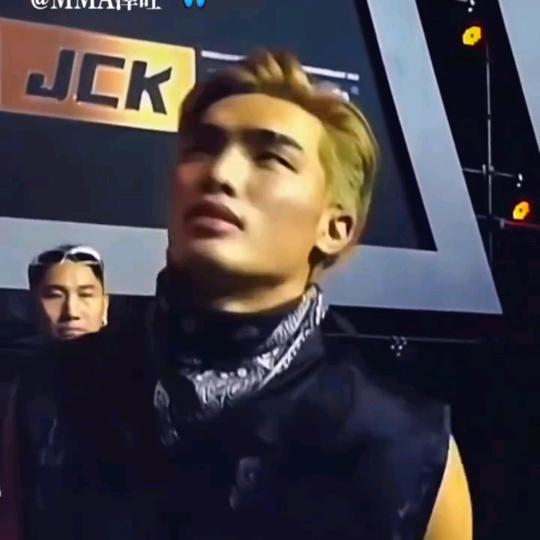 藏族一个人男人泽旺