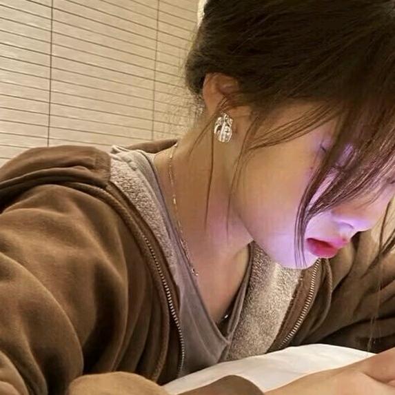 快乐✧٩(ˊωˋ*)و✧丫头