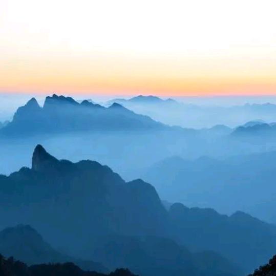 ღ᭄ꦿ 薄雾青衫࿐