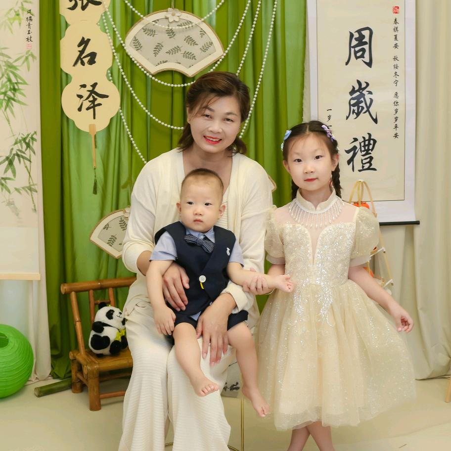 如意   赞赞  和 姥姥