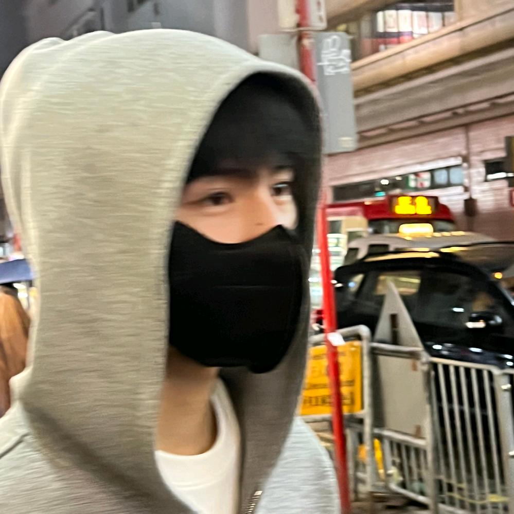 凌七.