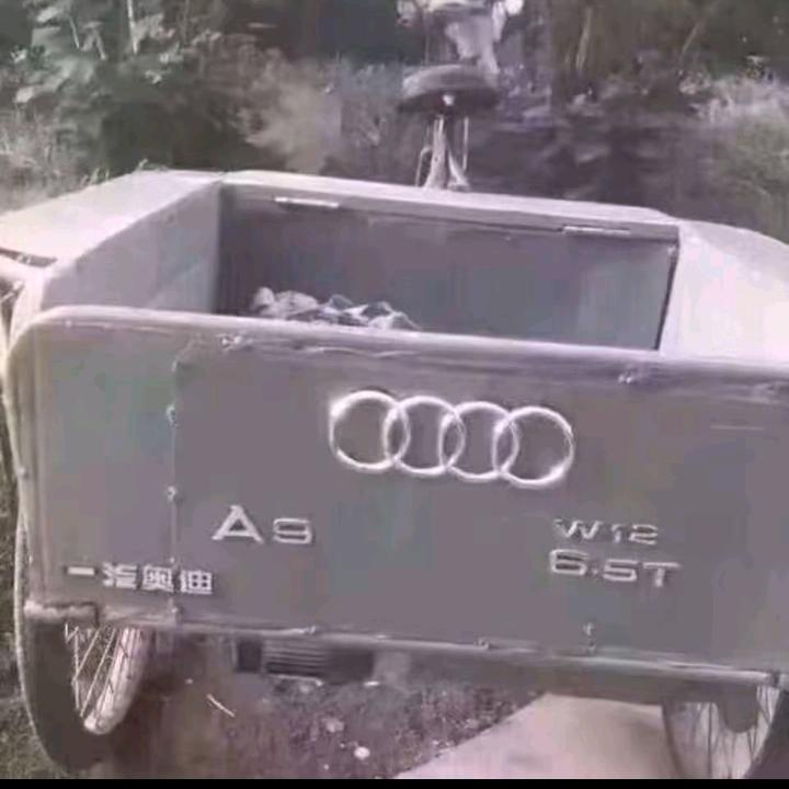 猛吸一口烟。三千就三千