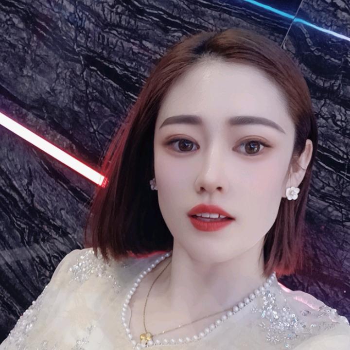 开在菜市场楼上的美甲店