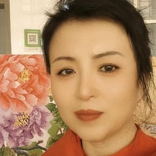 芬子姐,主号,每天不定时开播。