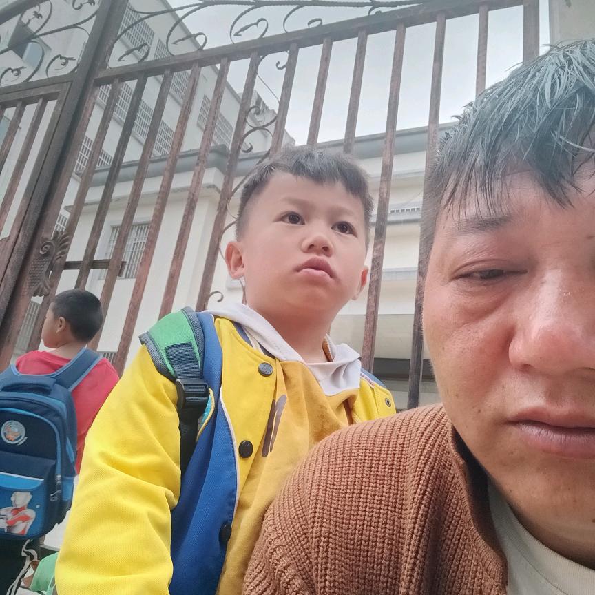 小何