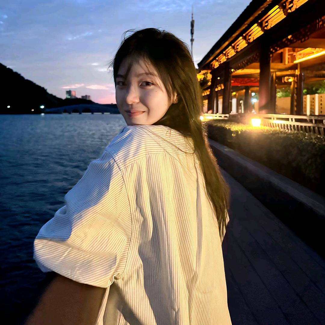 小蕊.