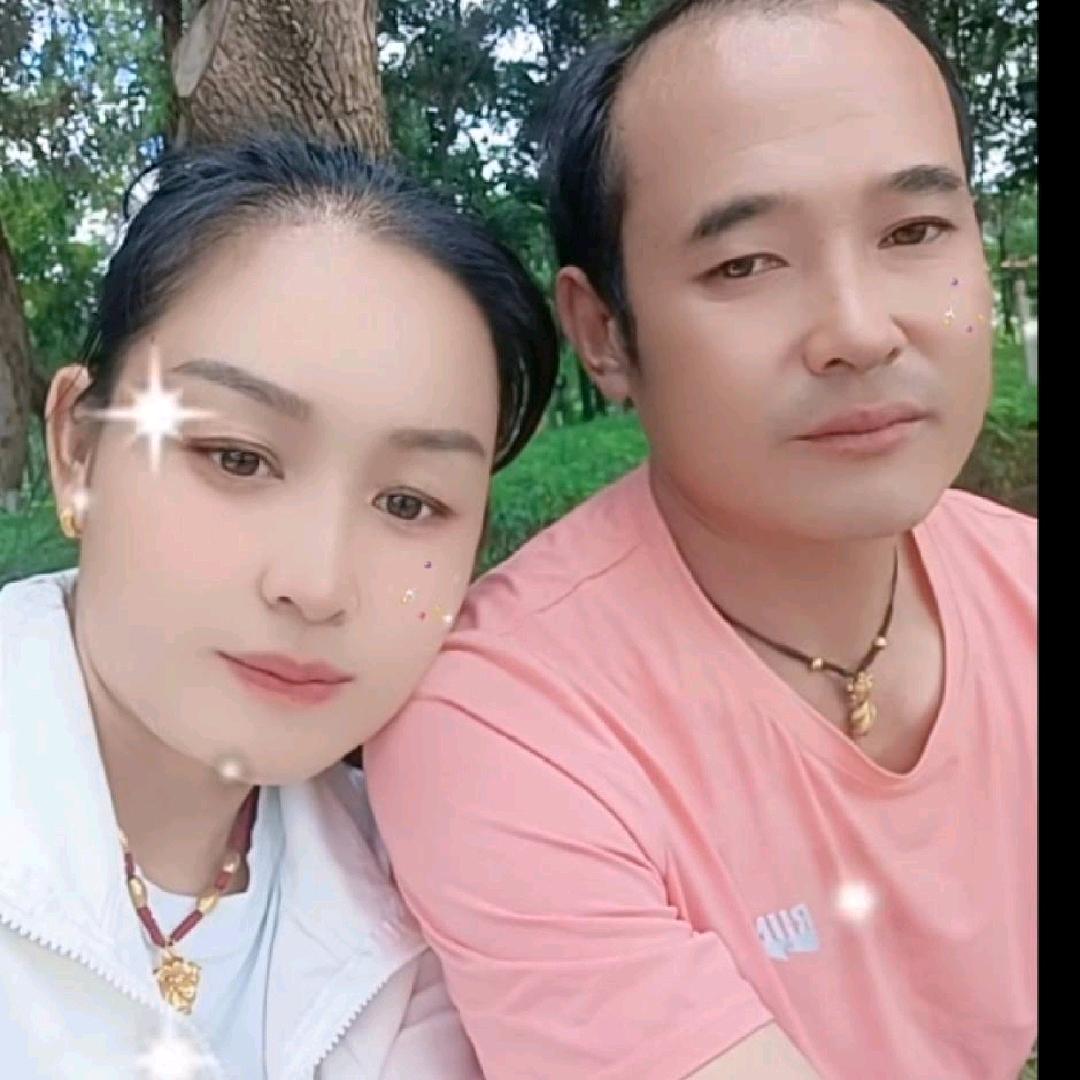 一家人幸福美满。