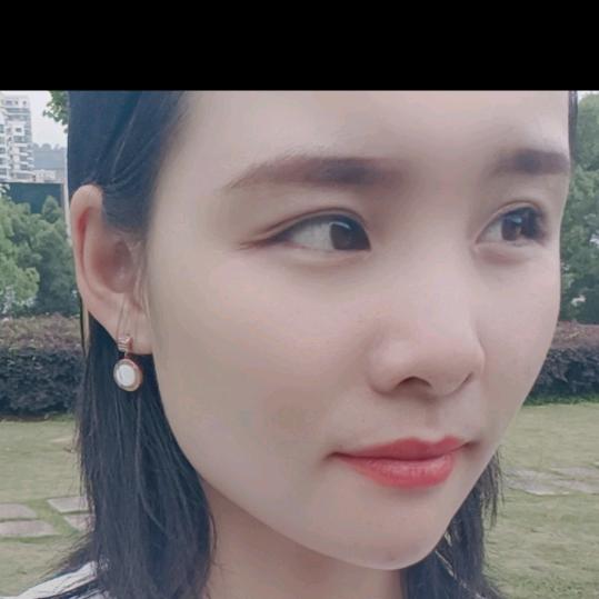 一颗害羞的美人痣