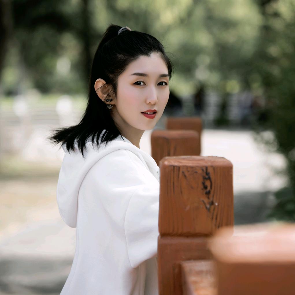 五色海曳舞，静