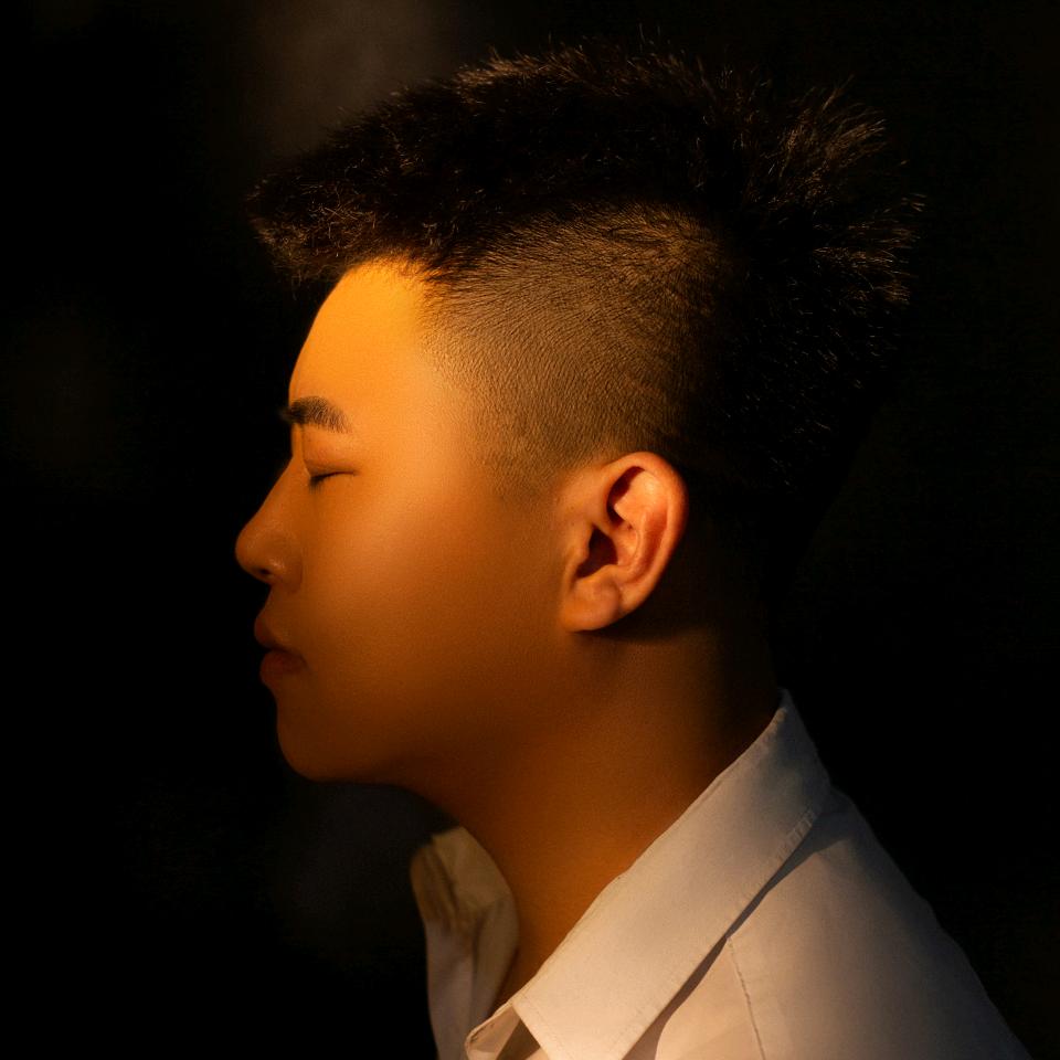 满山的猴子谁腚最红？