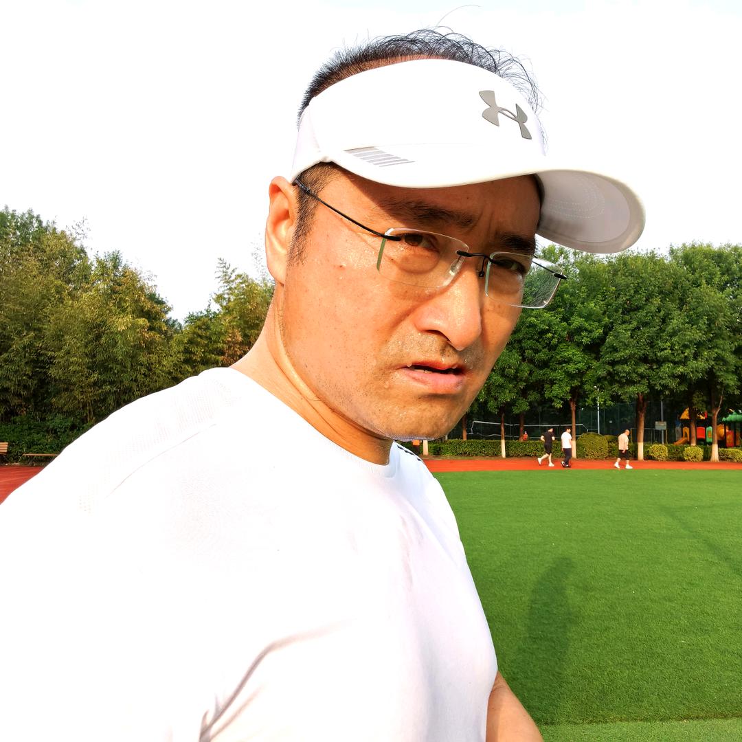 亮哥爱运动