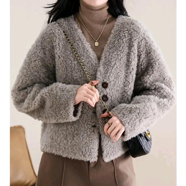 V Y 皮草女装
