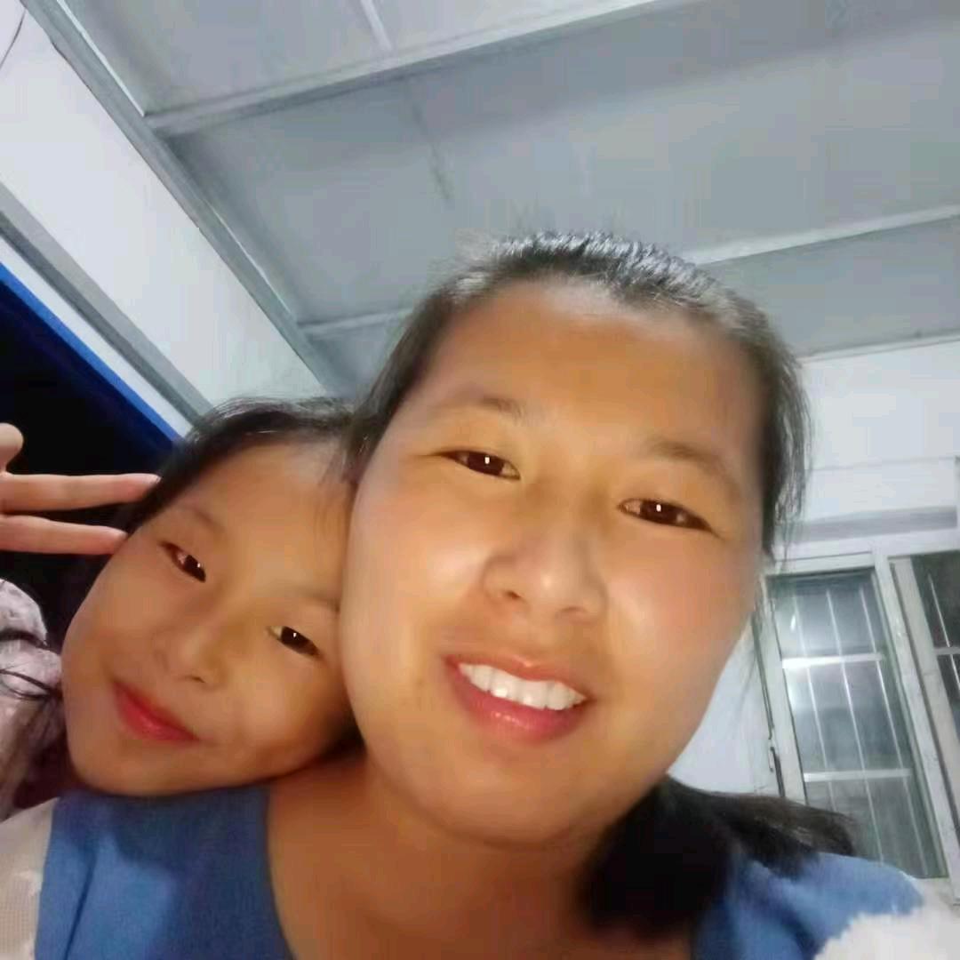 单亲妈妈带俩个孩子