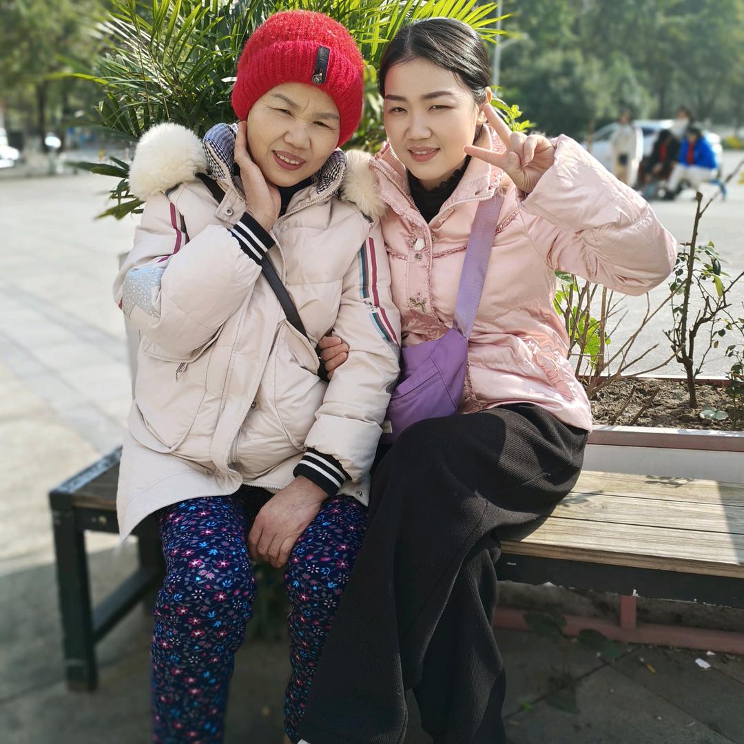 娅娅陪妈妈战胜病魔