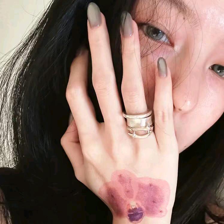 不理我哭给你看