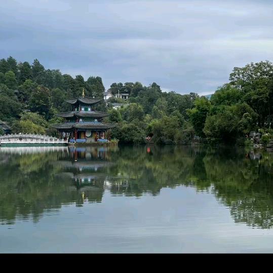 荣荣