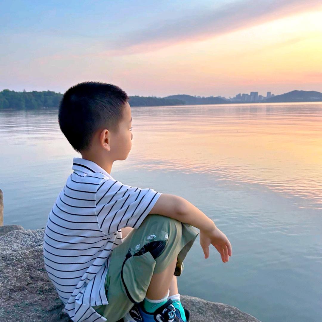书卷少年