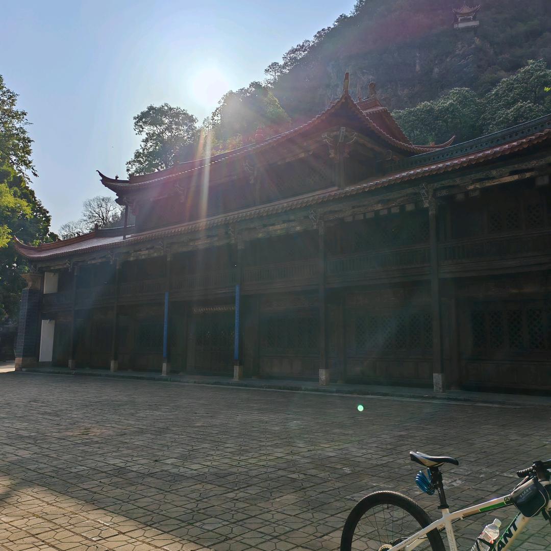万人如海一身藏
