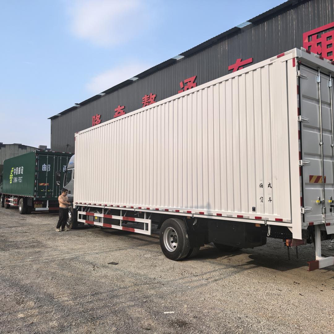 保定隆奇鳌通车厢厂