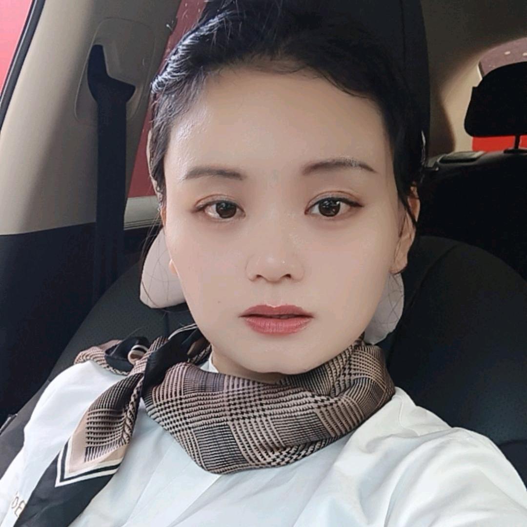 搬纸小姐姐是个瓜兮兮