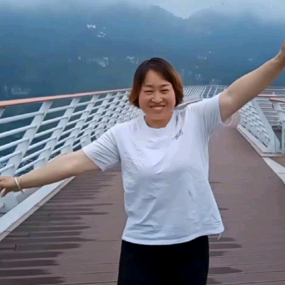 周大姐  镇雄甘家湾校场路28号