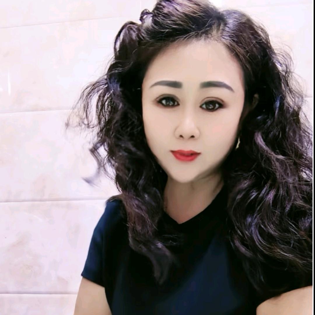 爱美的💃小虎牙
