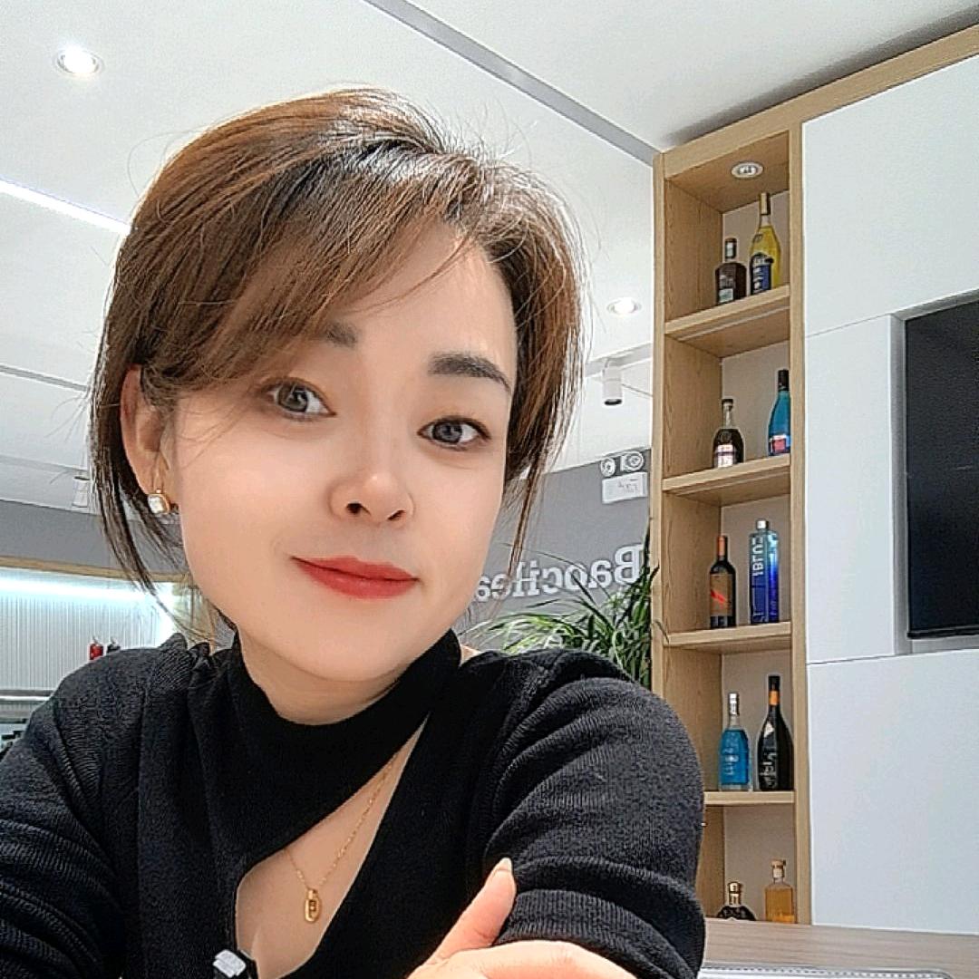 堡西亚男装《小娜》