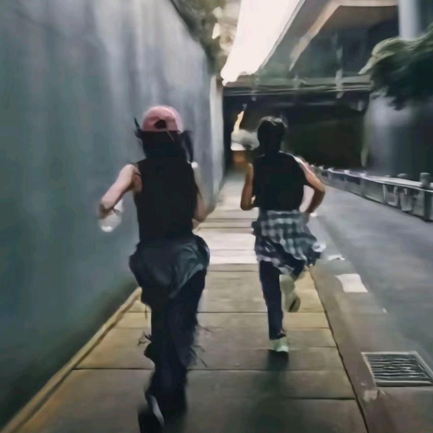 躺在草地看夜空