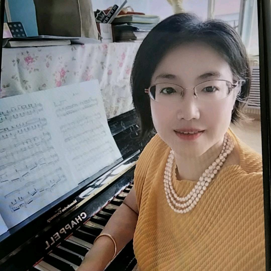 教唱歌的李老师