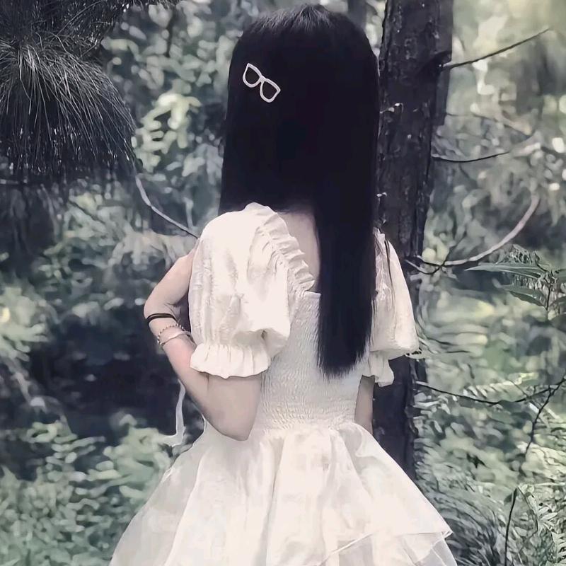 俏丽人服装店