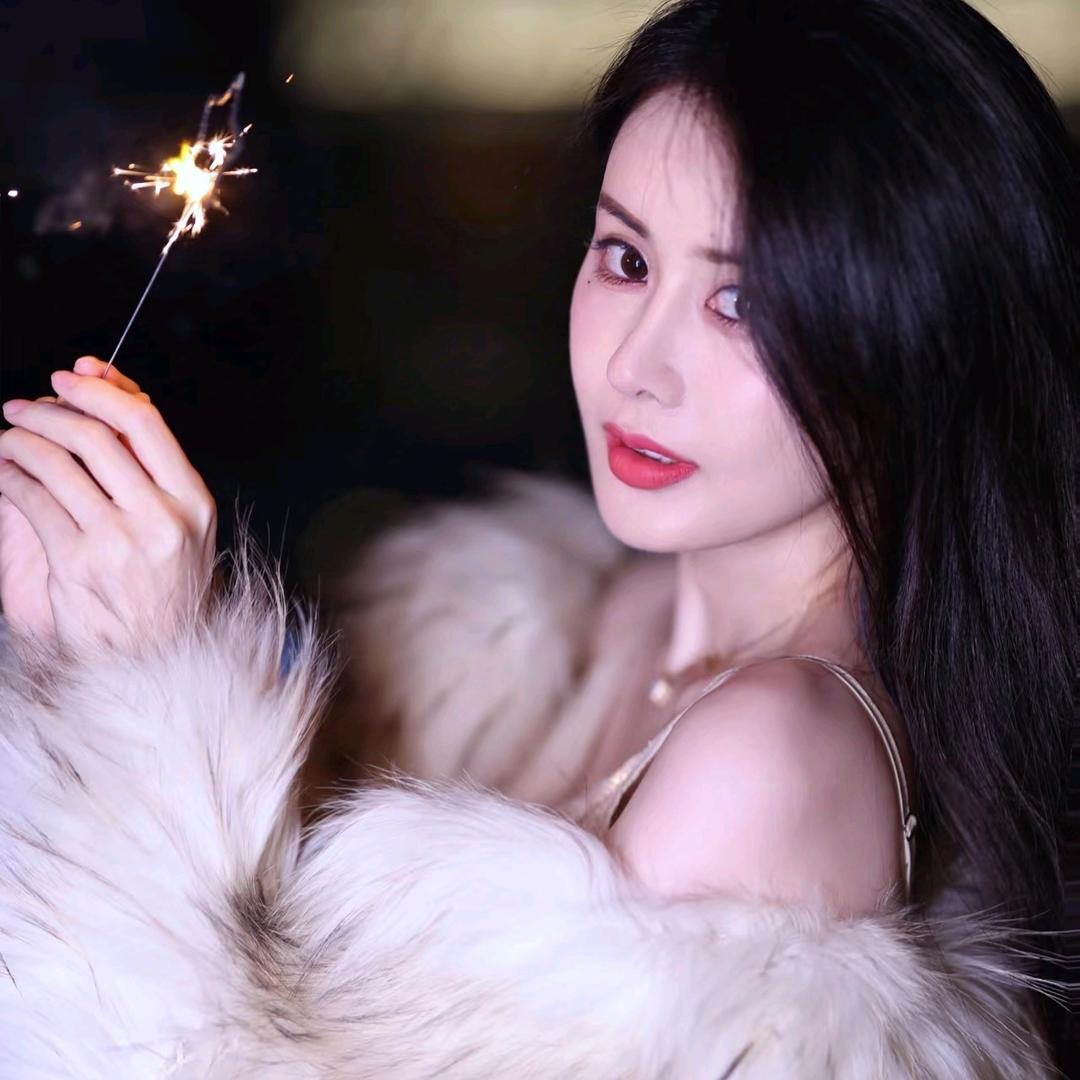 韦雪（美妆精选）