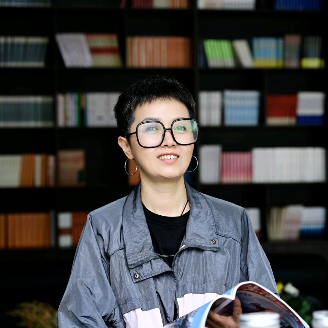 每晚有书（杨莉）