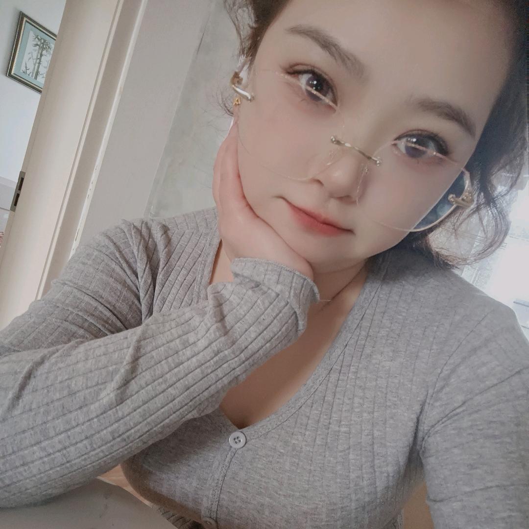 黄毛💋丫头