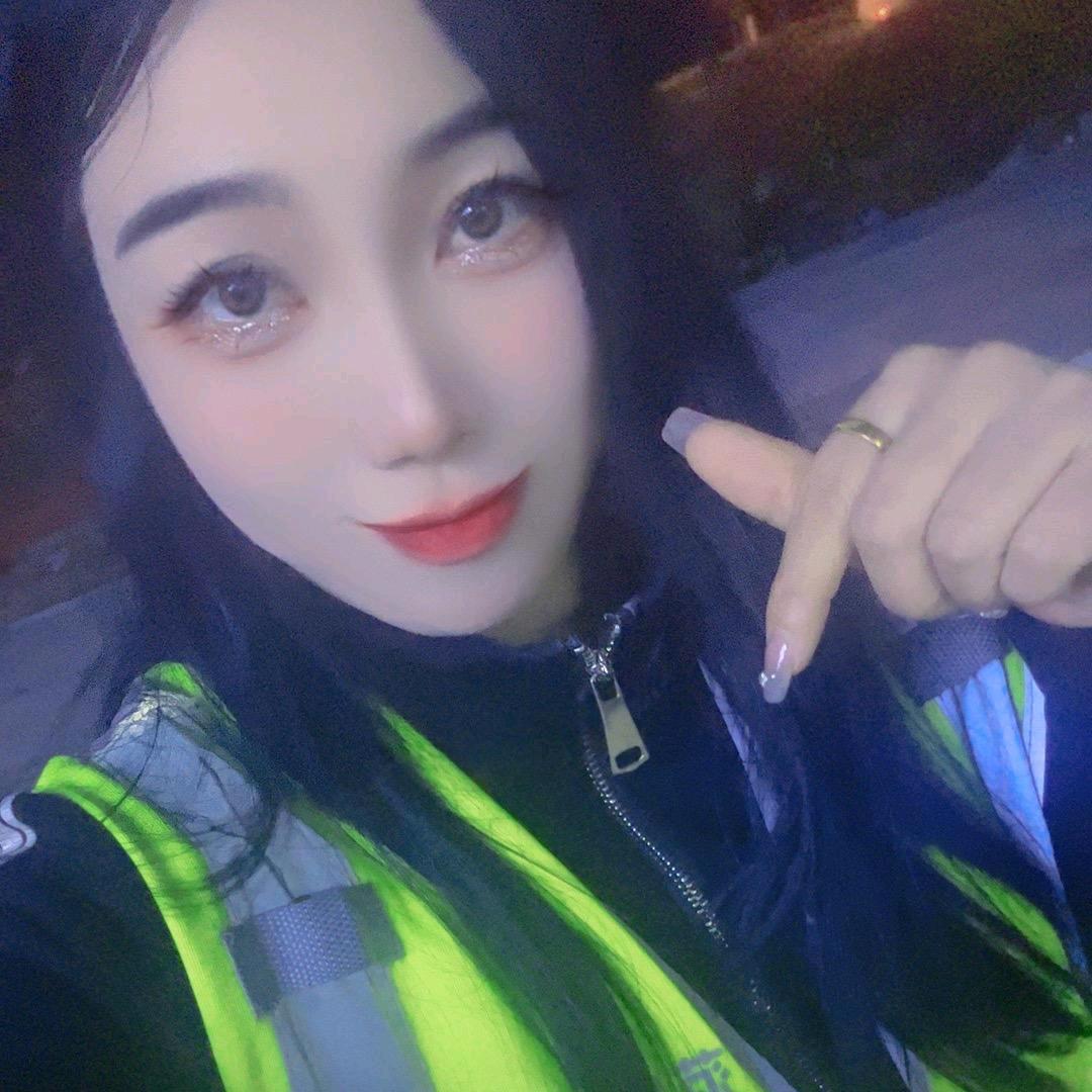 冰霜上神代驾张大妮