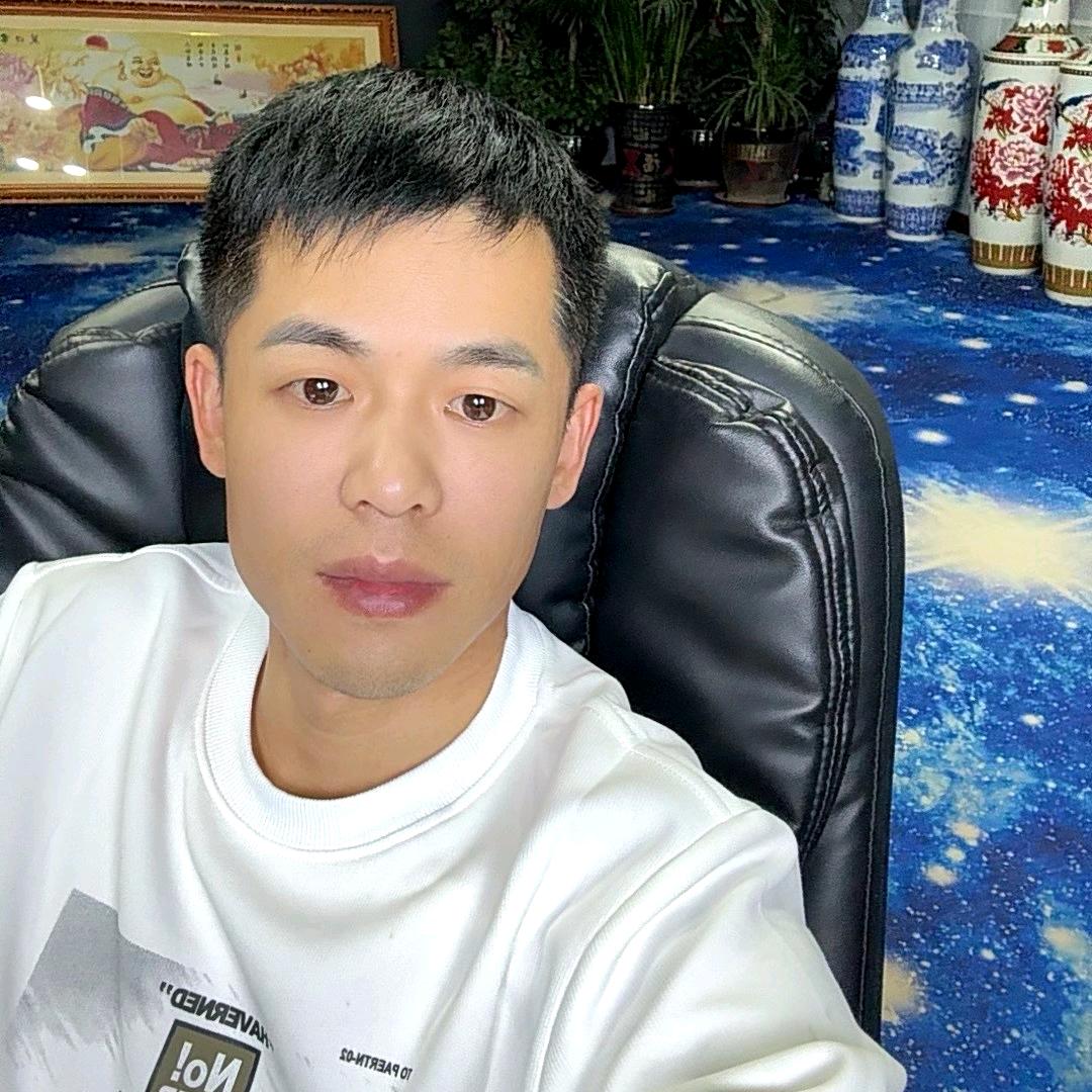 乔龙辉  中号