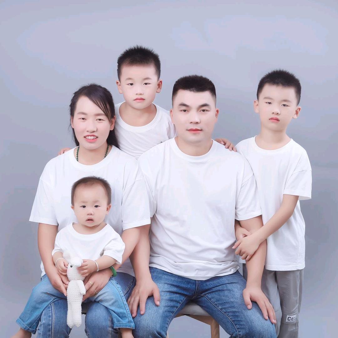 幸福美满一家人