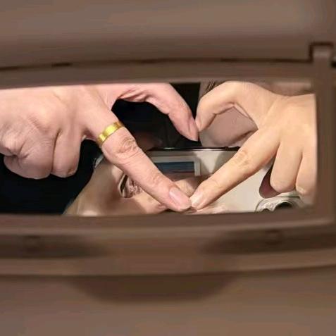 ── 展开 99条回复 ⌵