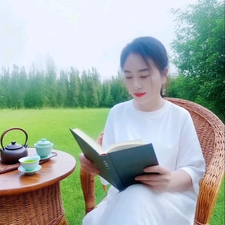 ，