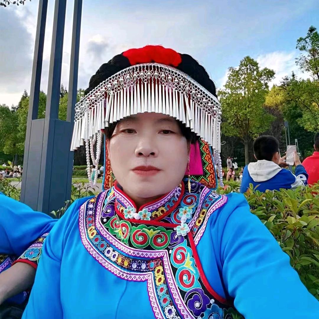 如意彝族服装店