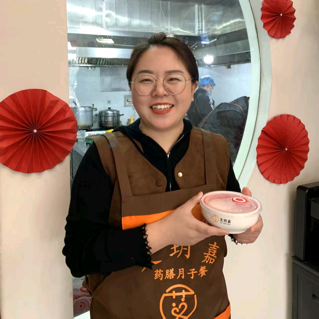 做月子餐的培姐