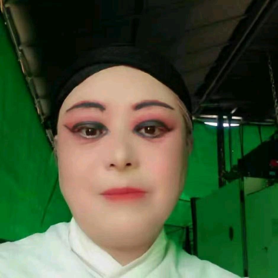二妹爱唱戏